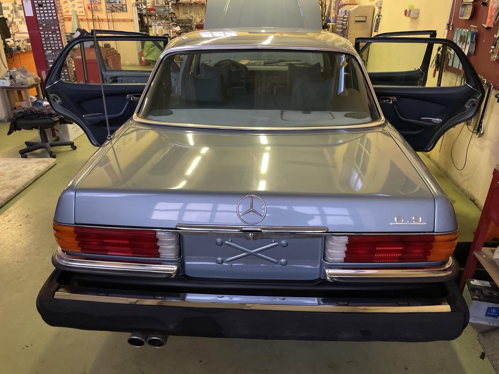 Mercedes Benz W116 450SEL 6.9