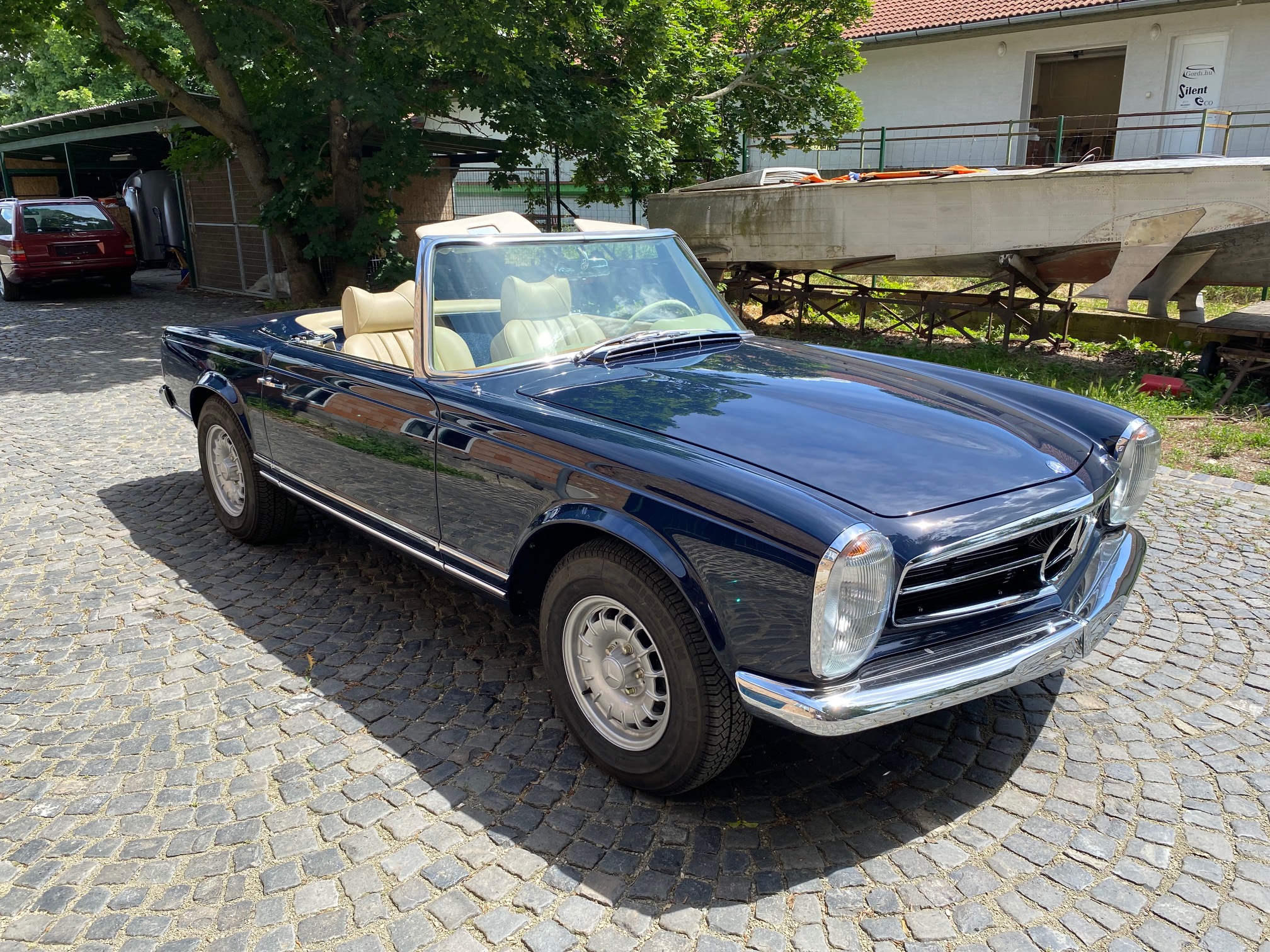 Mercedes Benz W113 280SL