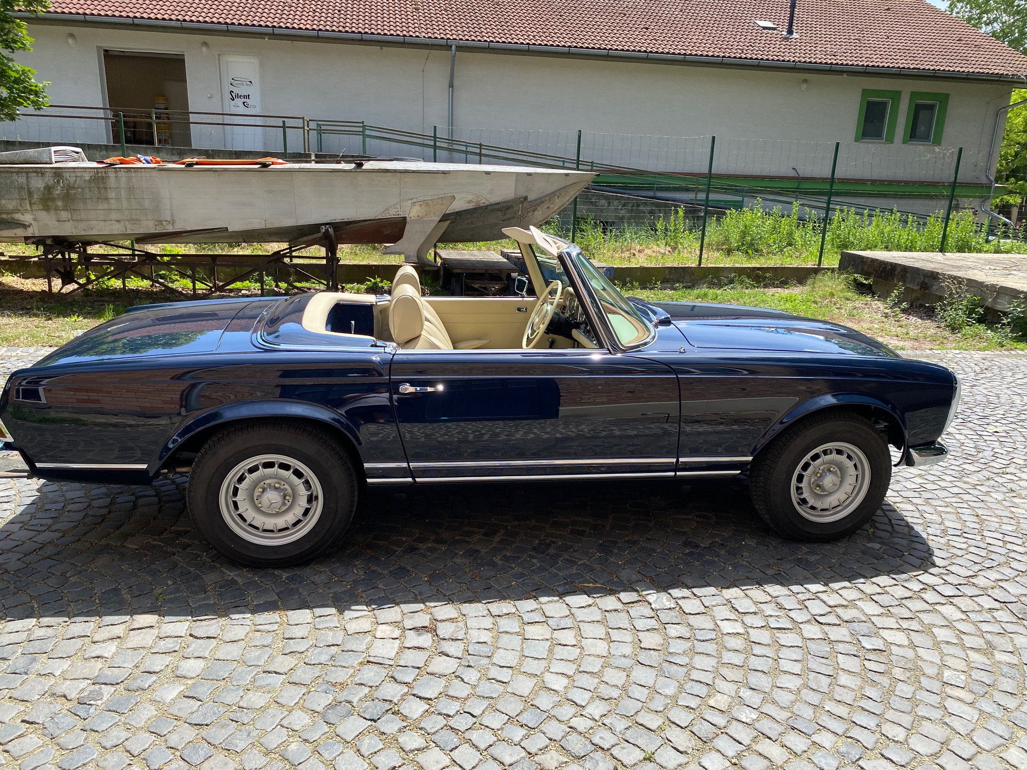 Mercedes Benz W113 280SL