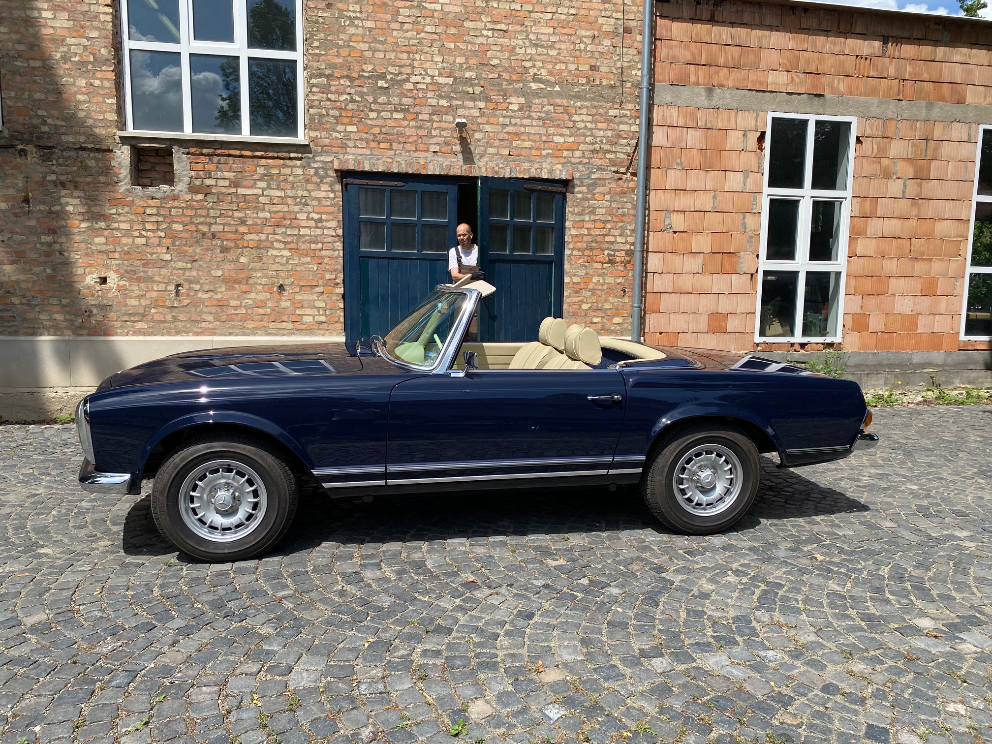 Mercedes Benz W113 280SL