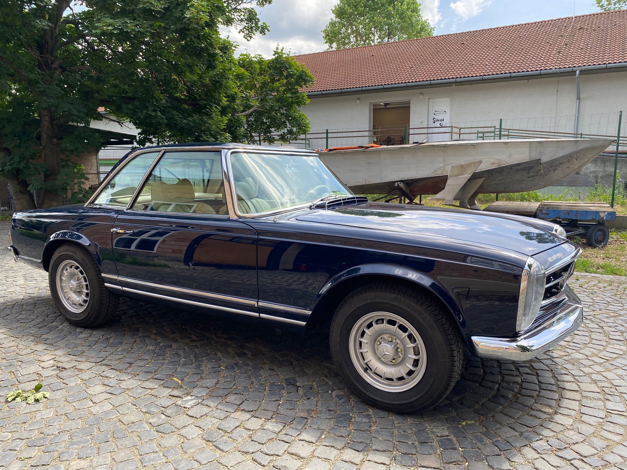 Mercedes Benz W113 280SL