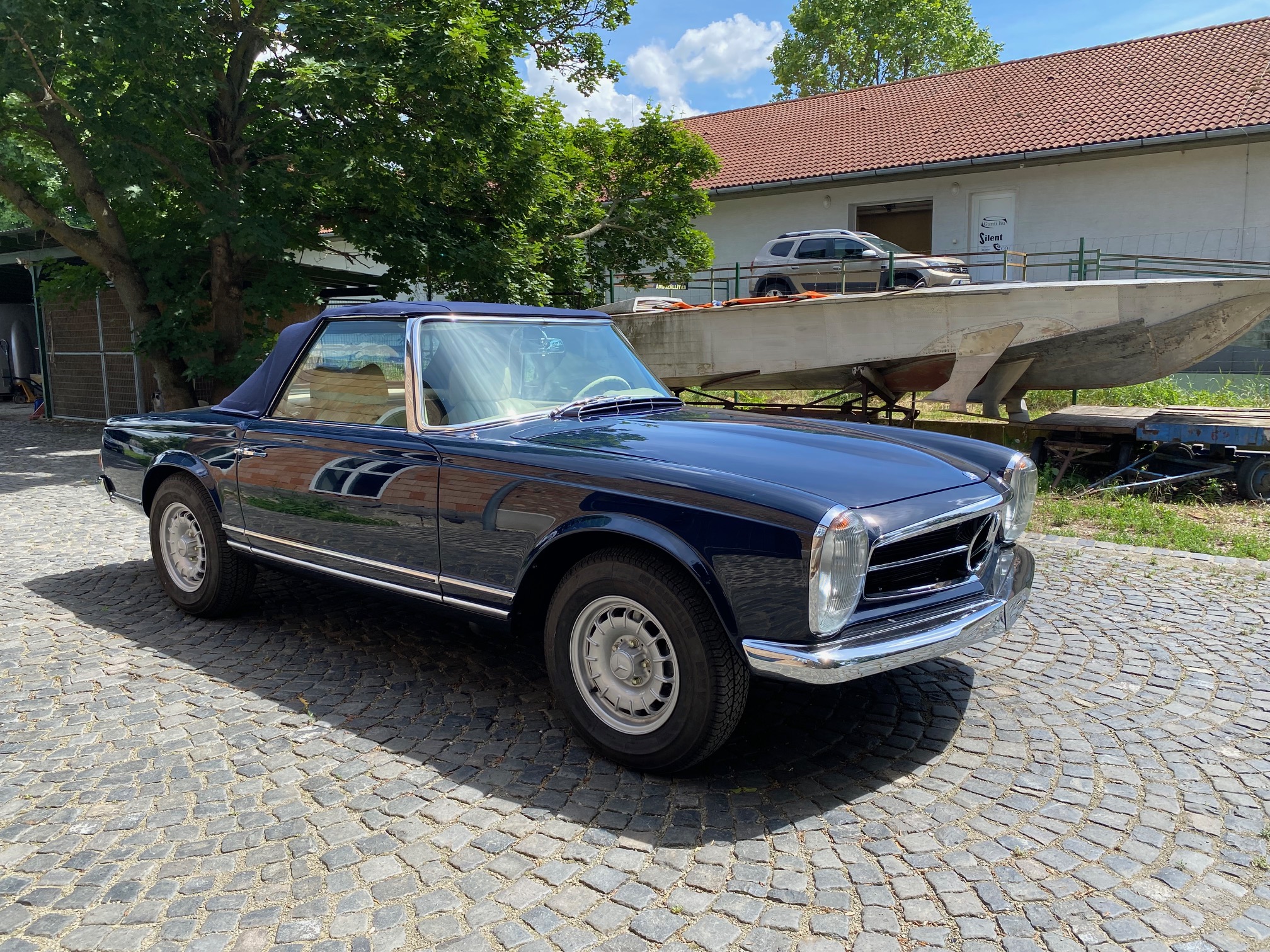 Mercedes Benz W113 280SL