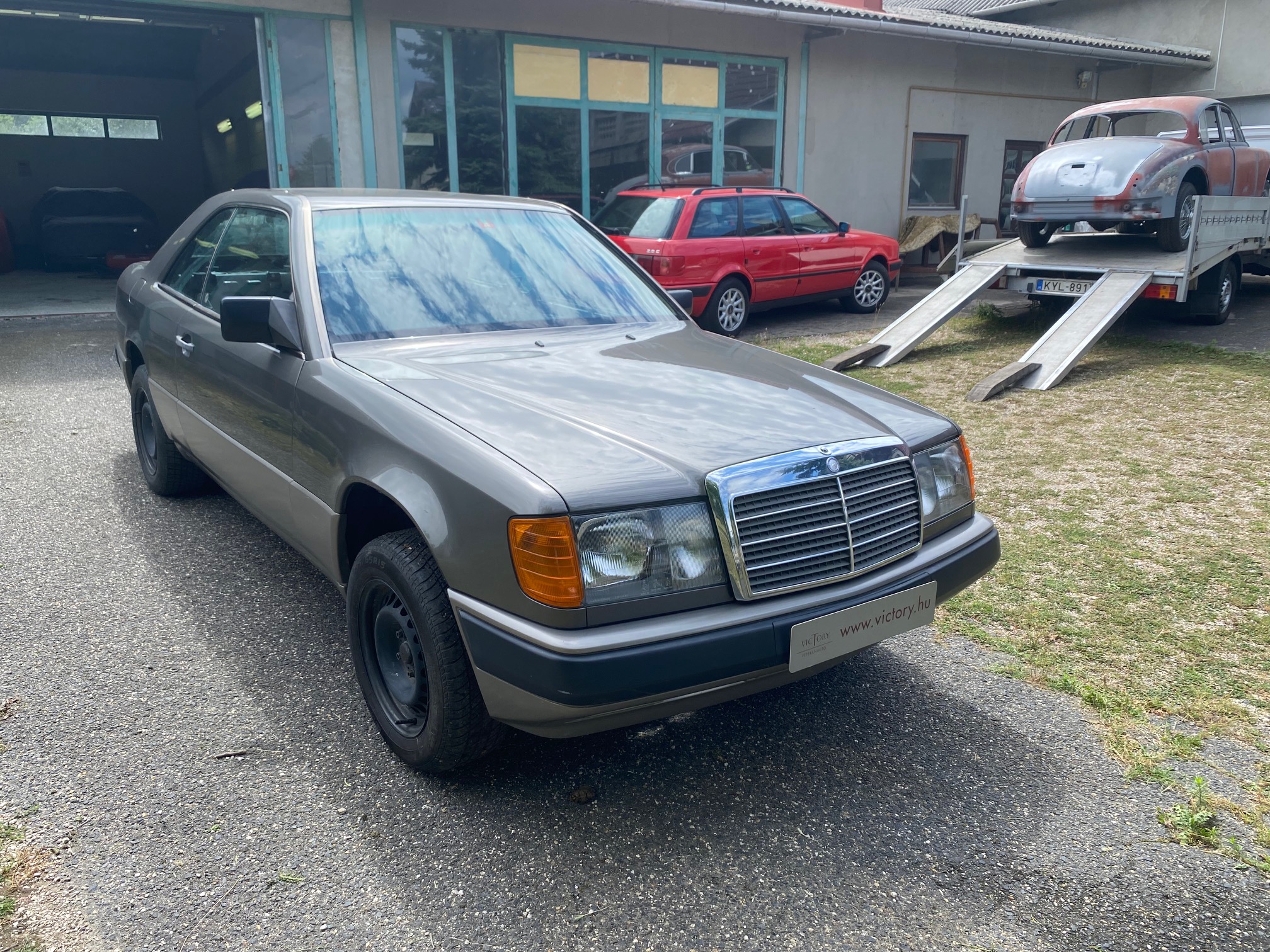 Mercedes Benz  W124 300CE