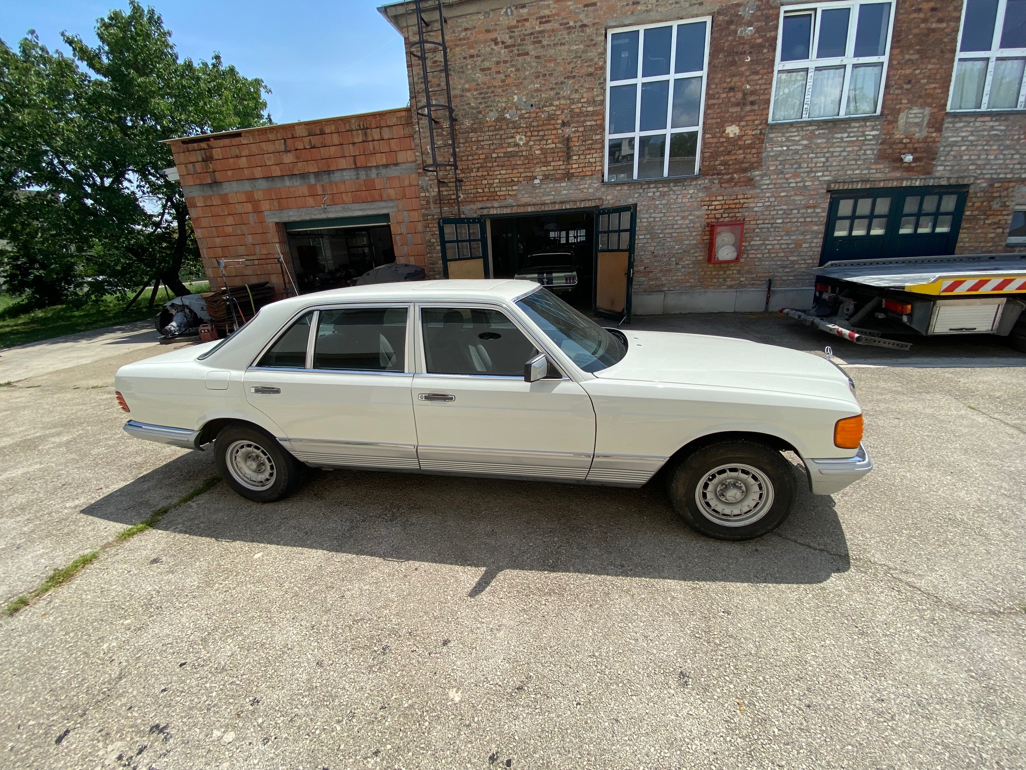 Mercedes Benz W126 500SEL